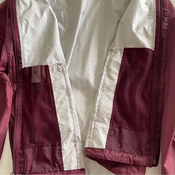 The North Face Women’s Lightweight Rain Jacket XS - Picture 5 of 6